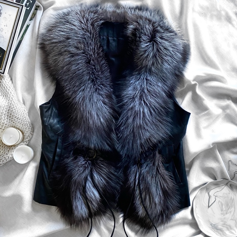 Vintage genuine leather vest with front rabbit fur panels. Size S.